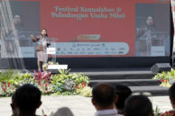 Kepala Dinas PPKUKM DKI Jakarta, Elisabeth Ratu Rante Allo menyampaikan penjelasan.