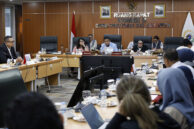 Ketua DPRD DKI Jakarta, Khoirudin menutup jalannya rapat.