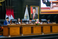Ketua DPRD Provinsi DKI Jakarta Khoirudin memulai Paripurna.