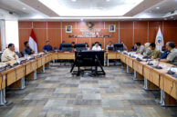 Ketua Komisi A, Inggard Joshua memimpin jalannya audiensi.