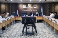 Ketua Komisi B, Nova Harivan Paloh memimpin jalannya rapat kerja.