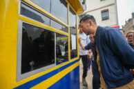 Ketua Pansus Perparkiran DPRD DKI Jakarta, Jupiter berdialog dengan penjaga portal (gate) parkir Apartemen Menara Cawang