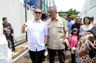 Wakil Ketua DPRD Provinsi DKI Jakarta Wibi Andrino berbincang dengan masyarakat yang hadir.