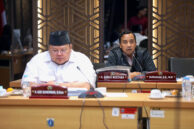 Anggota Komisi B, Ahmad Moetaba menyampaikan pertanyaan.
