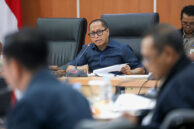 Wakil Ketua Pansus Jarut DPRD Provinsi DKI Jakarta, Husen memulai pembahasan.