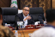 Ketua Komisi B, Nova Harivan Paloh memulai pembahasan.