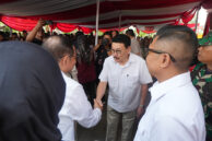 Ketua Komisi A, Inggard Joshua menyambut kedatangan Gubernur Provinsi DKI Jakarta, Pramono Anung.