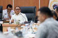 Wakil Ketua Pansus Jaringan Utilitas DPRD Provinsi DKI Jakarta, Husen menyampaikan pandangan.