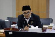 Anggota Pansus Penyelenggara Pendidikan, Abdul Aziz menyampaikan permasalahan.