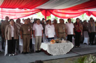 Suasana menyanyikan lagu Indonesia Raya.