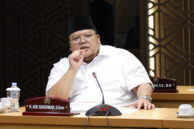 Anggota Komisi B, Ade Suherman memberikan tanggapan.