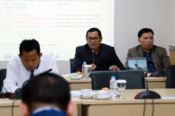 Anggota Pansus Ranperda KTR Yusuf (tengah( menyampaikan pertanyaan