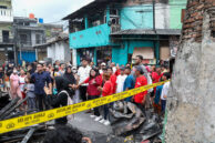 Wakil Ketua DPRD Provinsi DKI Jakarta, Ima Mahdiah meninjau lokasi pasca kebakaran di Gang Langgar, Kecamatan Tamansari, Jakarta Barat..