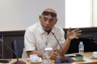 Anggota Pansus BMD Lazarus Simon Ishak memberikan tanggapan.