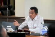 Anggota Komisi C August Hamonangan menyampaikan tanggapan