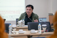 Anggota Pansus Kawasan Tanpa Rokok Nurhasan memberikan masukan