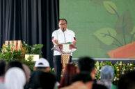 Kepala Dinas Lingkungan Hidup DKI Jakarta Asep Kuswanto menyampaikan laporan kegiatan.