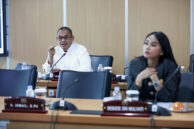 Anggota Pansus Perparkiran DPRD Provinsi DKI Jakarta, Nuchbatillah memberikan usulan.