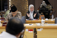 Anggota Komisi B, Nur Afni Sajim menyampaikan permasalahan.