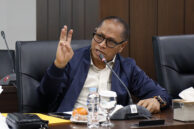 Wakil Ketua Pansus Jaringan Utilitas Husen menyampaikan laporan.