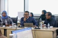 Kepala Sub Kelompok (Kasubkel) Kesejahteraan Rakyat (Kesra) Biro Hukum Setda DKI Jakarta Afifi menyampaikan penjelasan.