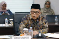 Ketua Pansus Penyelenggaraan Pendidikan Subki menyampaikan laporan.