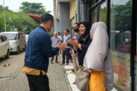 Ketua Pansus Perparkiran DPRD DKI Jakarta, Jupiter menyapa warga penghuni Apartemen Menara Cawang