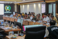 Jajaran PT. Jakarta Propertindo beserta anak perusahaan mengikuti rapat