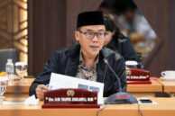 Anggota Komisi B, M. Taufik Zoelkifli memberikan masukan.