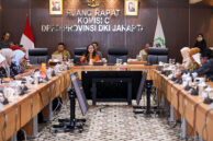 Ketua Pansus Kawasan Tanpa Rokok (KTR) DPRD Provinsi DKI Jakarta, Farah Savira memimpin jalannya rapat kerja.