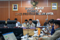 Wakil Ketua Pansus KTR DPRD Provinsi DKI Jakarta, Abdurrahman Suhaimi memimpin jalannya rapat kerja.