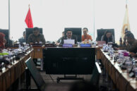 Ketua Komisi A Inggard Joshua memimpin jalannya rapat.