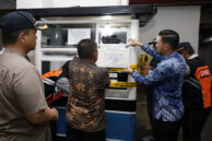 Penyegelan loket parkir kasir di Apartemen Ambaset Jakarta Selatan.