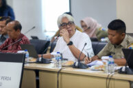 Perwakilan dari Akademisi memberikan penjelasan.