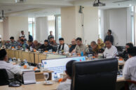 Jajaran eksekutif mengikuti rapat Bapemperda