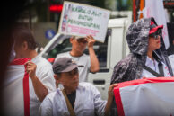Potret sejumlah pengunjuk rasa dari APKLI Perjungan menyampaikan aspirasi di depan gedung DPRD DKI Jakarta