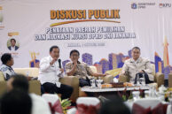 Dirjen Politik dan Pemerintahan Umum Kementerian Dalam Negeri RI Bahtiar menyampaikan materi diskusi.