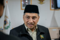 Ketua Bapemperda Abdul Aziz memberikan keterangan pers