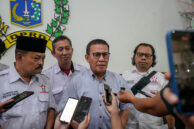 Wakil Ketua Bapemperda sekaligus Anggota Pansus Ranperda Kawasan Tanpa Rokok Jhonny Simanjuntak memberikan keterangan pers