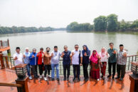 Sesi foto bersama Pimpinan dan Anggota Komisi E DPRD DKI Jakarta