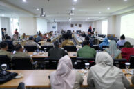 Suasana rapat kerja.