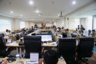 Suasana rapat kerja.