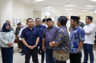 Momen Komisi E DPRD Provinsi DKI Jakarta menyapa dan berbincang dengan masyarakat di RSUD Pasar Minggu.