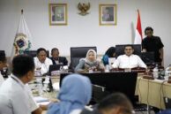 Ketua Komisi D Yuke Yurike memimpin jalannya rapat.