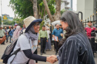 Ketua Pansus Kawasan Tanpa Rokok (KTR) Farah Savira temui pengunjuk rasa di depan gedung DPRD DKI Jakarta