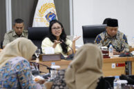 Ketua Pansus Ranperda Kawasan Tanpa Rokok Farah Savira memulai pembahasan.