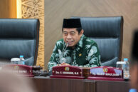 Ketua DPRD Provinsi DKI Jakarta Khoirudin memulai pembahasan