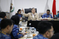 Wakil Ketua DPRD DKI Jakarta Wibi Andrino memulai pembahasan.