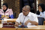Anggota Pansus Jaringan Utilitas Dadiyono memberikan tanggapan.
