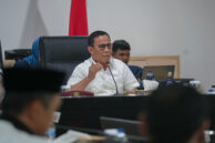 Wakil Ketua Bapemperda Jhonny Simanjuntak memberikan pandangan